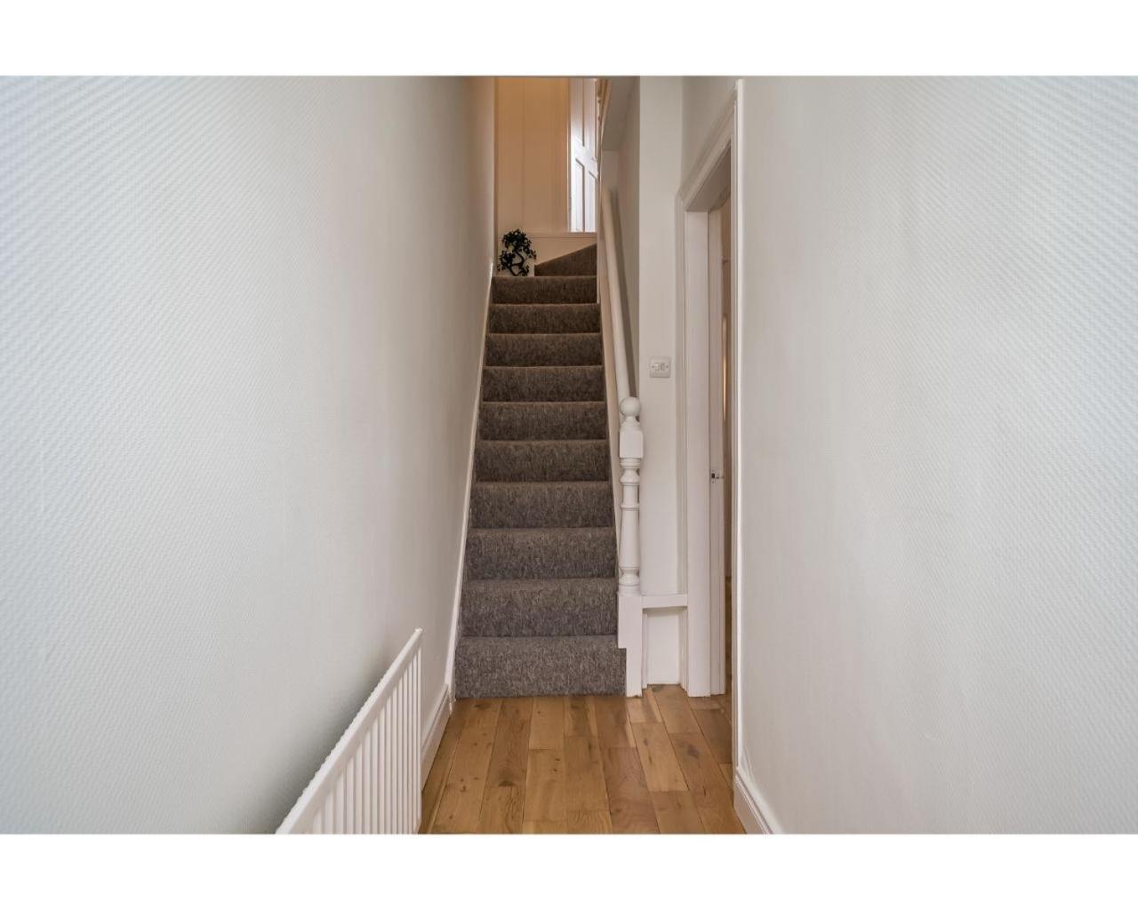 Central Belfast Apartments Chic Luxe R&R Exterior photo